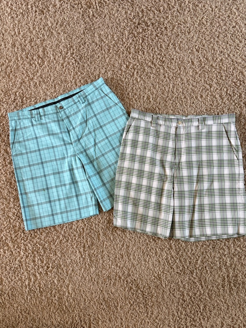 Izod Men's Plaid Flat-Front Golf Shorts - Light Blue & White/Green